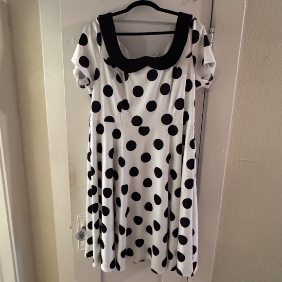 Unique Vintage Dresses & Skirts - Unique Vintage - White Swing Dress with Black Polka Dots and Collar (Size 2X)